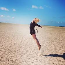 Eva weel skram var tidligere kjent som sanger og låtskriver i popduoen eva & the heartmaker, sammen med låtskriver og gitarist thomas stenersen. Eva Weel Skram Aveskram Profil Pinterest