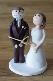 Ceshmd hochzeit tortenaufsatz tortenfigur hochzeit lustige zarte touch cake topp. Klassische Brautpaare Fur Die Hochzeitstorte Susses Atelier Individuelle Hochzeitstor Hochzeit Torte Figuren Hochzeitstortenfiguren Tortenfiguren Hochzeit