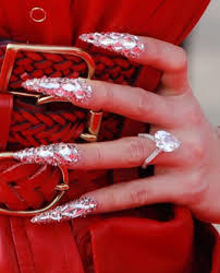 See what rosalia (rosalia9424) has discovered on pinterest, the world's biggest collection of ideas. 7 Best Nail Art Trends At The 2020 Grammy Awards