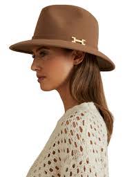 Holly Reiss's Instagram, Twitter & Facebook