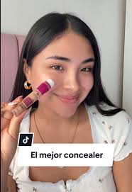 ¡Logra una piel perfecta al instante! Nuestro corrector de alta cobertura y  larga duración oculta imperfecciones y ojeras, dejando un acabado natural y  luminoso. ¡Dile adiós a las imperfecciones! ...