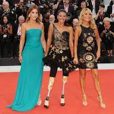 Donatella versace is an italian fashion designer. Designerkleid Und Beinprothesen Giusy Versace Trotzt Ihrem Schicksal Stern De