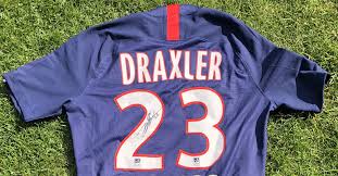 Neues psg trikot 20/21 : Psg Star Julian Draxler Hilft Mit Seinem Getragenen Trikot