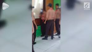 Viral, Siswa Berseragam Pramuka Aniaya Teman Sekolah di Kelas - LiputanEnam  | Vidio