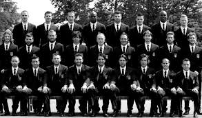 Dan zit je hier goed! D G Ontwerpen Voor Italiaanse Voetbalelftal Grazia Nl Good Things From Italy Le Cose Buone D Italia Italy National Football Team Dolce And Gabbana Soccer Team