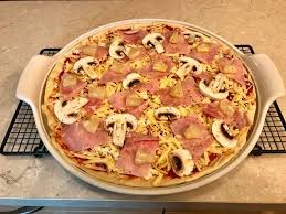 Pizza Mit Knusperboden Auf Der White Lady Rezepte Pizza Pampered Chef Rezepte Brotchen