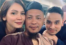 Kini berusia 26 tahun (2019). Wan Syahira Putri Aprena