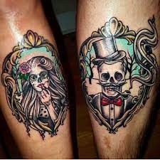 Https Archziner Com Wp Content Uploads 2019 05 Skull Hat Red Bow Tie Matching Tattoos Female Male Skeleton Matching Couple Tattoos Couple Tattoos Leg Tattoos