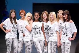 Heute entscheidet sich, welche zwei kandidatinnen außer sara ins finale von „germanys next topmodel einziehen. File Germanys Next Topmodel Finalisten Staffel 4 Jpg Wikimedia Commons
