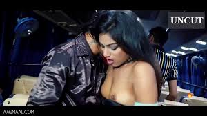 ❤️ Indian on Bus XXX Video
