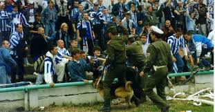 Paris che del racing club, due formazioni storiche della capitale francese. Czech Football Violence