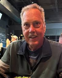 A bit behind posting pics. Sunday night dinner celebrating Sean's birthday,  a visit to Nakalele blowhole and Dragon's Teeth.