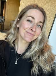 Hey everyone! looking for a ride out from Vancouver tomorrow (Friday) or  laaaate middle of the night type of thing maybe tonight (Thursday) can  pitch some gas $ & doobies! will be