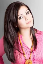 Lange Geschichteten Haarschnitt Mit Seitlichem Pony Frisuren Haarschnitt Lange Haare Haarschnitt