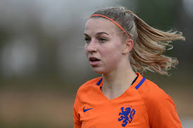 Jun 16, 2021 · dumfries heeft er geen geheim van gemaakt na drie jaar bij psv toe te zijn aan een nieuwe uitdaging. Jackie Groenen Met Oranje Leeuwinnen Op Jacht Naar Wk Ticket Foto Bd Nl