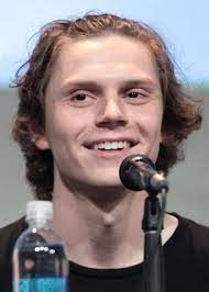 Once in the wolverine state, peters began to blossom and turned to acting as a hobby. Evan Peters Wikipedia