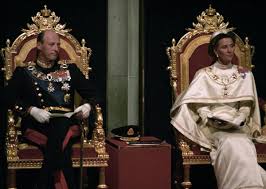 Vis oss dine egne bilder av kong harald og dronning sonja! Palassrevolusjonen Pa Slottet