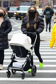 Zayn malik and gigi hadid announced the birth of their daughter in september of 2020, and now fans want to know her name. Gigi Hadid Out Ith Her Baby In New York City Gotceleb
