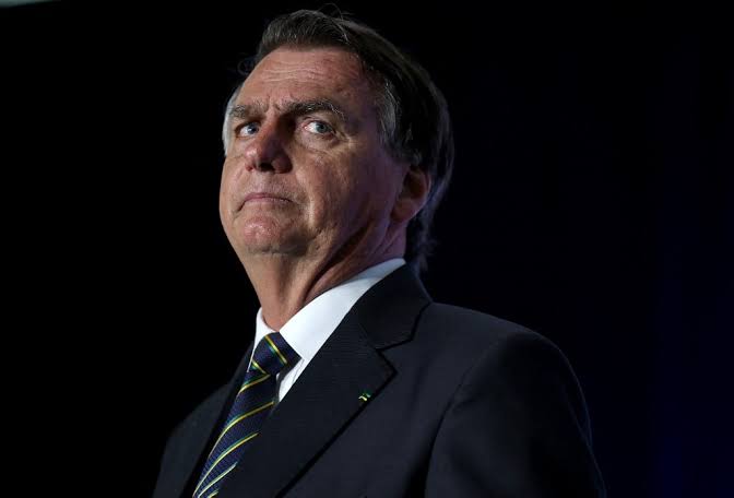 Bolsonaro chega ao Brasil na manhã desta quinta dia 30.
