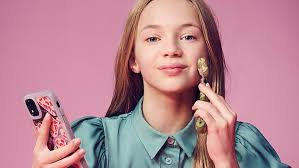 The girls who start their anti-ageing skincare regimes aged 11: So are  dermatologists right to be worried about the effect of potent ingredients  like retinol and Vitamin C