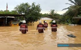 Banjir kilat di pulau pinang.sebuah lagi pusat pemindahan sementara dibuka pagi ini di daerah barat daya bagi menempatkan mangsa banjir di teluk kumbar, dekat sini, berikutan hujan yang kembali lebat di kawasan itu. Bernama Beberapa Kawasan Di P Pinang Dilanda Banjir Kilat