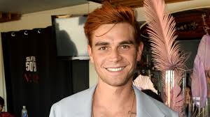 „riverdale zählt zu den beliebtesten serien auf netflix. Was Riverdale Star Kj Apa Wollte Nie Schauspieler Sein Promiflash De