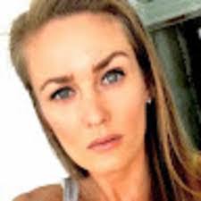 Carol Mengarelli's Instagram, Twitter & Facebook