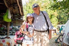 Căminul devine unul de poveste. AbandonatÄƒ De MamÄƒ È™i CrescutÄƒ De Bunicul De 80 De Ani Poveste TulburÄƒtoare La Visuri La Cheie Stirileprotv Ro