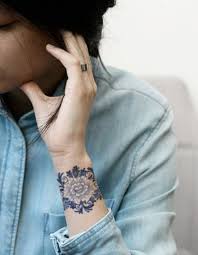 Idee Tatouage Une Manchette En Dentelle Les 40 Plus Beaux Tatouages De Pinterest Elle