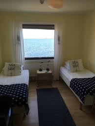 Situated in kungshamn, this apartment building is 2.2 mi (3.5 km) from smögenbryggan and 2.7 mi (4.3 km) from vallevik badplats. Hotell Fisketangen Kungshamn Updated 2021 Prices