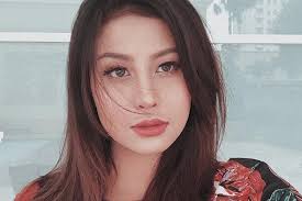 Erika, awkarin, sarah, dan keanu pun sama dengan. Ini Perubahan Awkarin Dan Deretan Bisnis Yang Dimilikinya