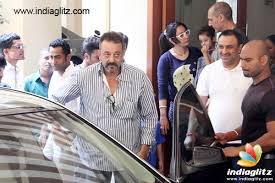 Sanjay Dutt Leaves For Yerwada Jail Bollywood News Indiaglitz Com