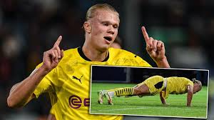 Dortmund star is already on fire . Dreierpack Und Liegestutze Erling Haaland Fuhrt Bvb In Zweite Runde Des Dfb Pokals Sportbuzzer De