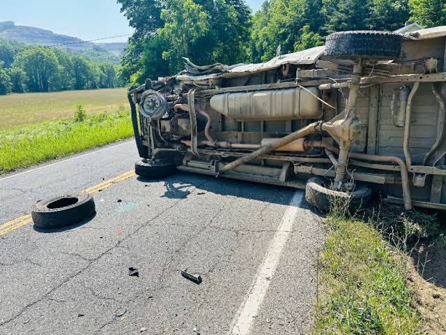 7 Critical Steps to Take After a Semi-Truck Collision in South Carolina -  Columbia, SC - Jeffcoat Injury and Car Accident Lawyers