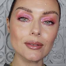 Green eyeshadow palette matte glitter,afflano highly pigmented pro makeup palettes eye shadow forest emerald green yellow 15 color,creme shimmer metallic sparkle eyeshadow pallet for women christmas 4.4 out of 5 stars 5,230 29 Cute Christmas Makeup Looks For 2020 Fun Festive Ideas Glamour