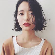 丸顔はショートヘアで小顔見せを狙って隠すことから卒業 hair ボブパーマ パーマ ヘアスタイリング