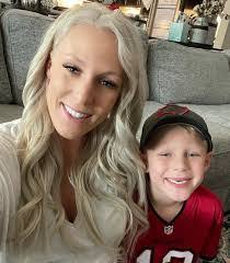 Kelly Wines's Instagram, Twitter & Facebook