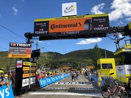 Le tour de france c'est aussi, voire surtout, l'occasion de moment conviviaux, comme pour ces retraités du pays de fougères, habitués du tour de france. Tour De France 5e Etape Revivez L Ambiance Au Bord De La Route De Gap Jusqu A Privas