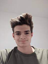 Army medic desmond doss (andrew garfield) saves 75 men during world war ii's battle of okinawa. I Ve Been Told I Look Like Desmond Doss From Hacksaw Ridge But Idk Who Do You Think I Look Like Gotta Love The Hair Doppleganger