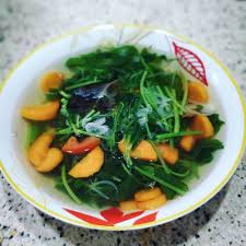 Sajikan sup ini untuk makan siang keluarga anda. 10 Rekomendasi Masakan Yang Cocok Dinikmati Bareng Perkedel