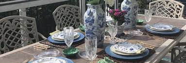 Nice outdoor set up with plenty of parking. Set A Fabulous Palm Beach Style Al Fresco Table That S So Palm Beach