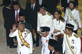 .dun johor kecoh siapa makan cili dia rasa pedasnya kata khaled pada dap, ayam ungkep pedas sedap bertambah nasi, makan cili meerfly lirik, 24 jam makan cabe pedas dijamin nangis nangis mukbang pedas asmr 01 sergiustv, zizi kirana eh official music video. Siapa Makan Cili Dia Rasa Pedas Pm