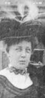 Annie Edson Taylor poses with her cat and the barrel she rode over Niagara  Falls in 1901. : r/UtterlyUniquePhotos