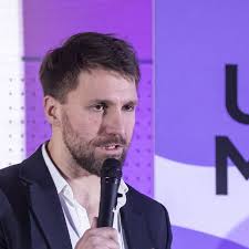 Fun fact: The small island of Java (🔴) has more population than all of  Russia (🔵)