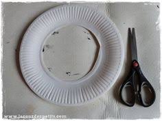 Elle cache une assiette en carton sous son joli décor. 11 Idees De Couronne De Noel Fabriquer Une Couronne De Noel Bricolage Noel Etoile Noel
