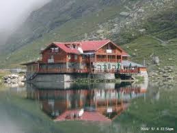 Toate camerele dispun de grup sanitar propriu (dotat cu uscator de par), tv satelit, frigider. Pension Cabana Balea Lac En Avrig Romania Lets Book Hotel
