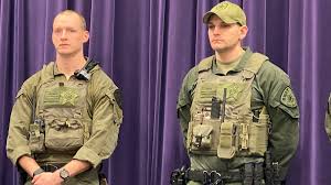 Airs thursdays at 10/9c on cbs. Swat Officers Say Dramatic Lake Rescue Was Just Part Of The Job Nbc Chicago