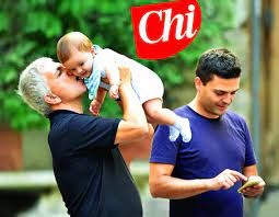 Tutti gli articoli, le gallerie fotografiche e i video pubblicati su agi.it. Ecco Le Foto Di Vendola Che Gioca Col Figlio Tobia Ilgiornale It