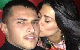 Primero fue por las fotografías que confirmaban un romance con javier muñoz, quien es 21 años menor que ella. Antonella Rios Posa En Lenceria Junto A Su Pololo