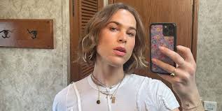 Find the perfect tommy dorfman stock photos and editorial news pictures from getty images. 13 Reasons Why S Tommy Dorfman Comes Out As Trans